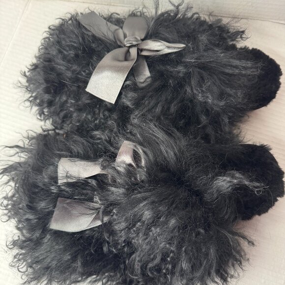 UGG Slippers - Picture 1 of 6